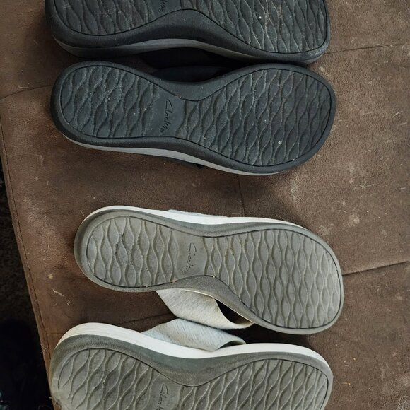 Clarks Cloudstepper Sandals (2 Pairs - 1 Black, 1 Grey) - Women's Size 9 - Picture 3 of 5